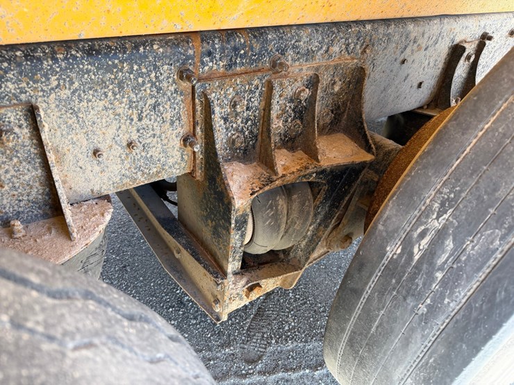 1995-mack-cl713-image-34