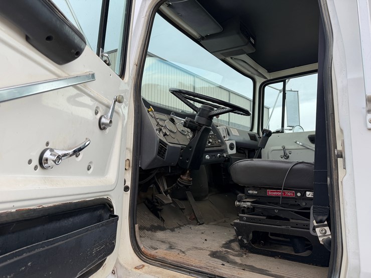 1990-ford-l8000-image-4