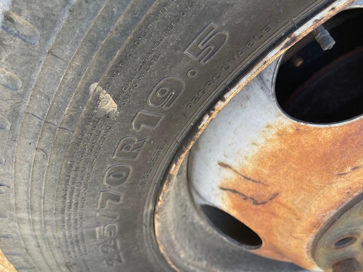 2001-chevrolet-3500hd-image-7