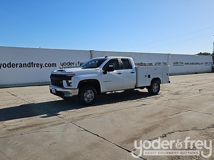 2022-chevrolet-2500hd-image-2