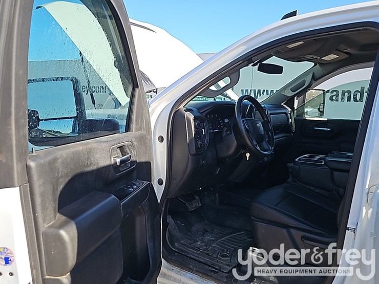 2022-chevrolet-2500hd-image-26