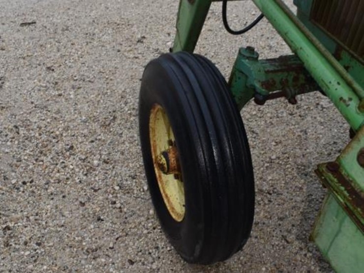 john-deere-2440-image-15