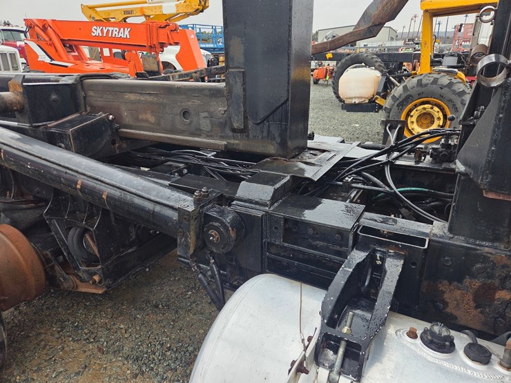 1995-peterbilt-357-image-21