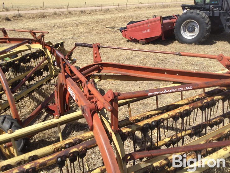 new-holland-260-image-19