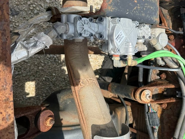 #1174-•-2015-freightliner-cab-and-chassis-image-42