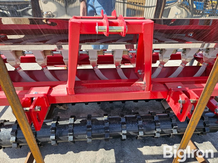 2025-massey-ferguson-730-image-13
