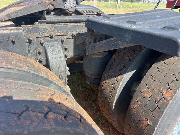 2012-peterbilt-386-image-35