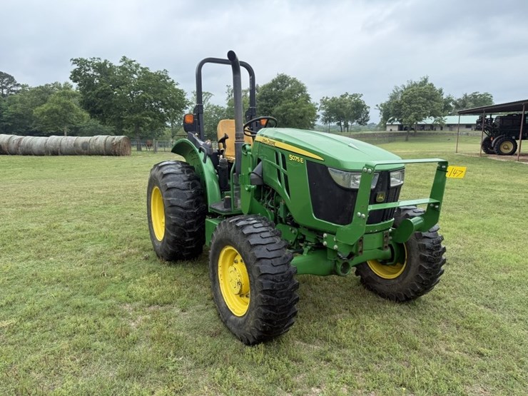 2020-john-deere-5075e-image-3