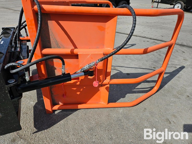 2025-massey-ferguson-730-image-12