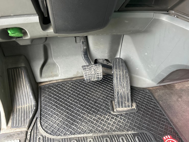 2019-kenworth-t880-image-71