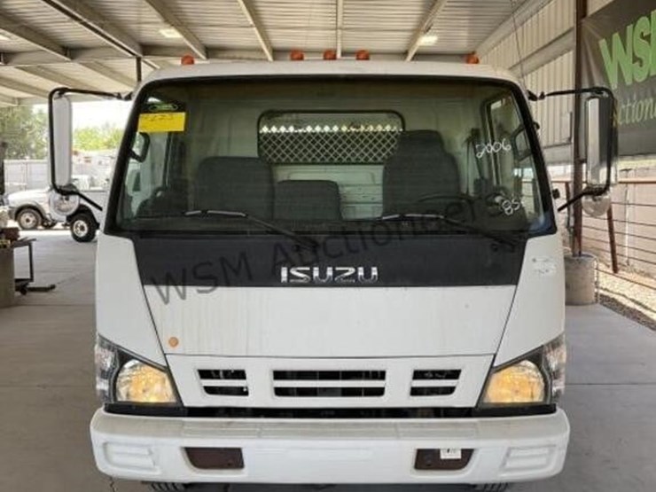 2006-isuzu-npr-image-3