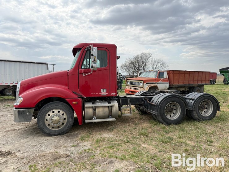 2006-freightliner-columbia-120-image-8