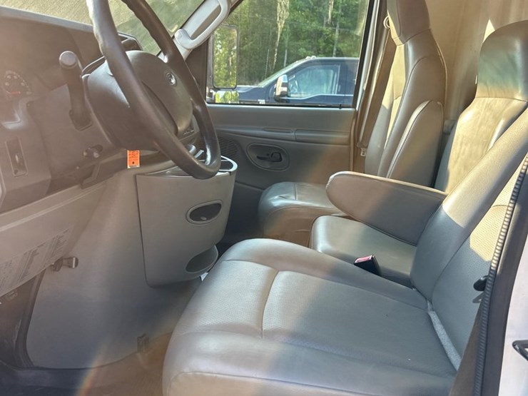 2011-ford-e450-image-5