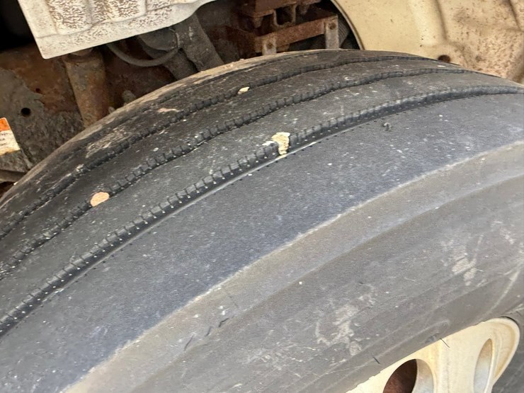 #1174-•-2015-freightliner-cab-and-chassis-image-64