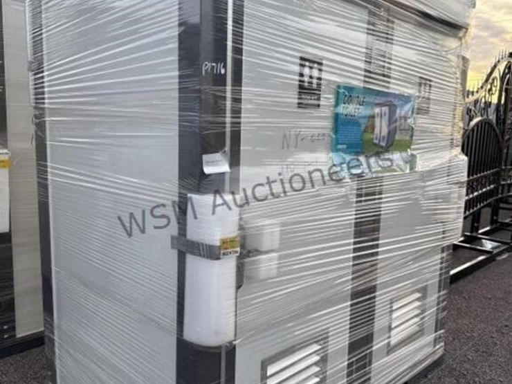 mobile-toilet-unit-image-1