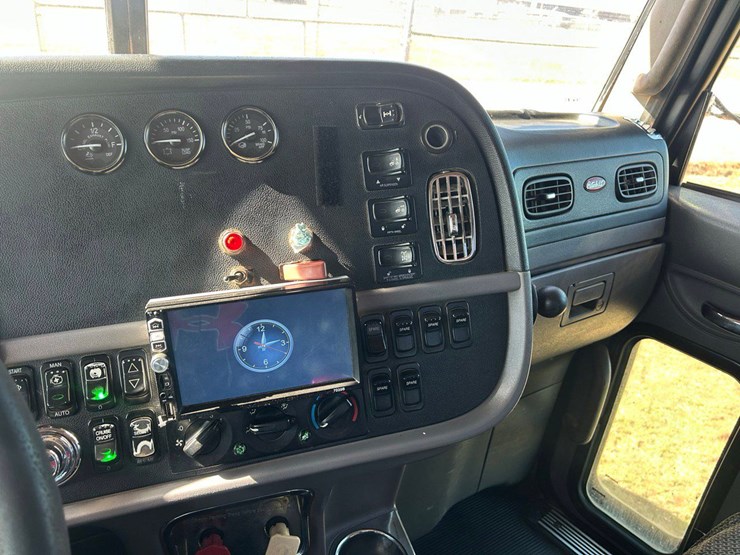 2012-peterbilt-386-image-25