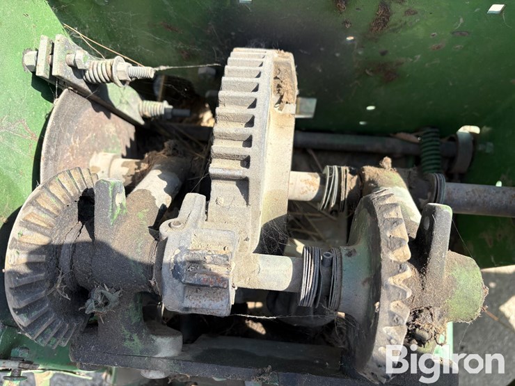 john-deere-336-image-17