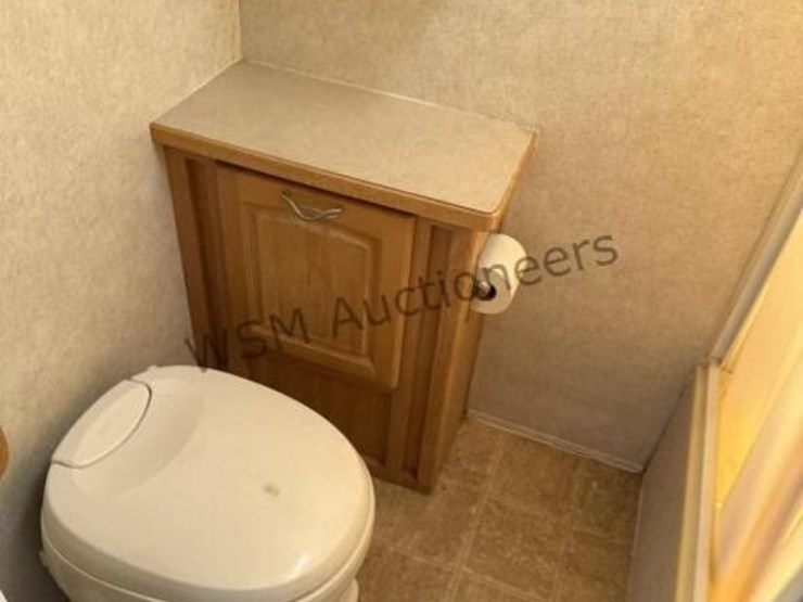 2005-thor-fury-toy-hauler-image-41