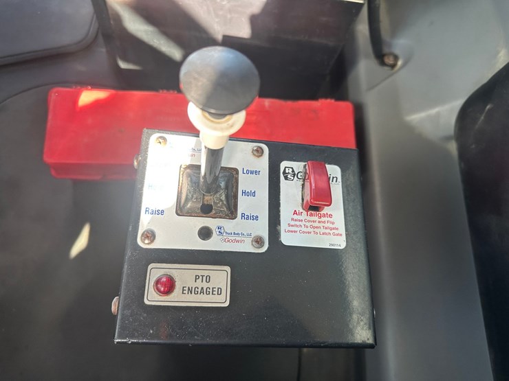2019-massey-ferguson-8-image-38