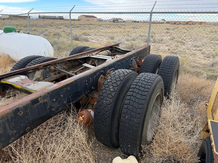 1990-ford-l8000-image-3