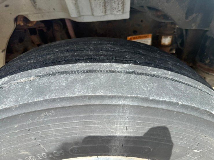 #1174-•-2015-freightliner-cab-and-chassis-image-70