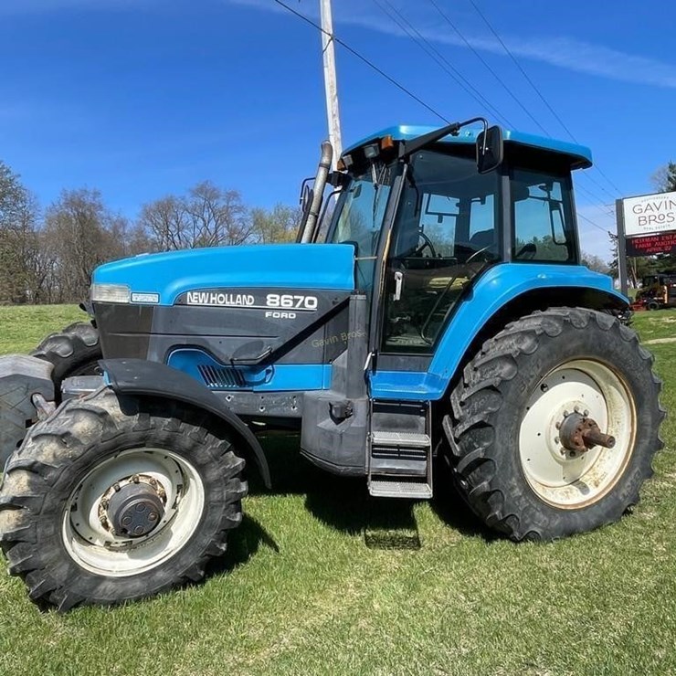 NEW HOLLAND 8670