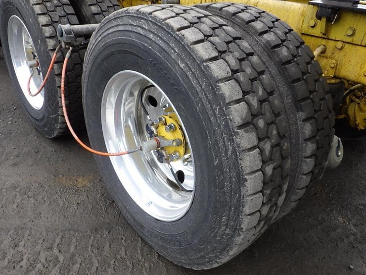 2016-kenworth-w900-image-68