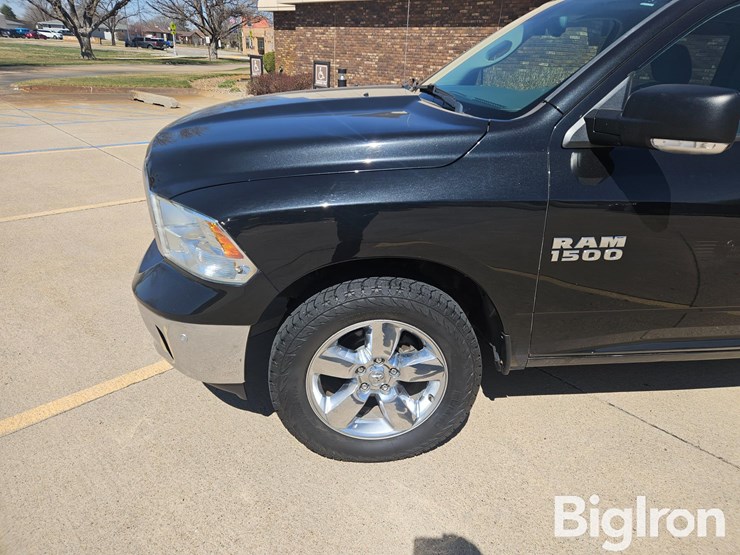 2017-ram-1500-big-horn-image-10