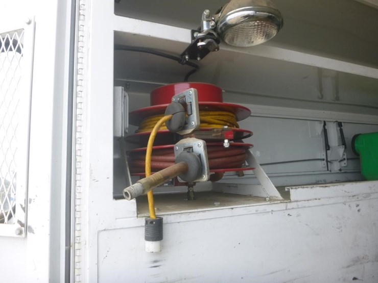 2002-chevrolet-3500-image-14