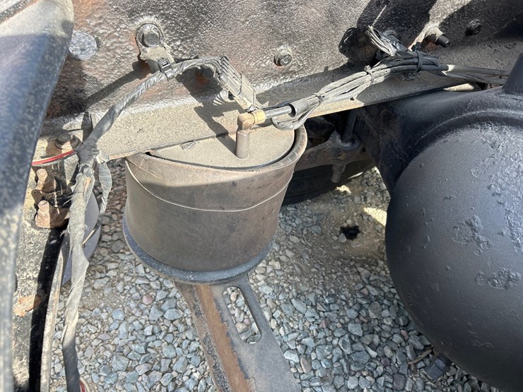 2009-volvo-10-image-24