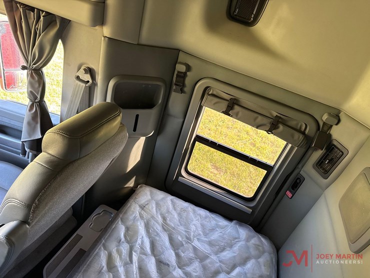 2017-kenworth-t880-image-50