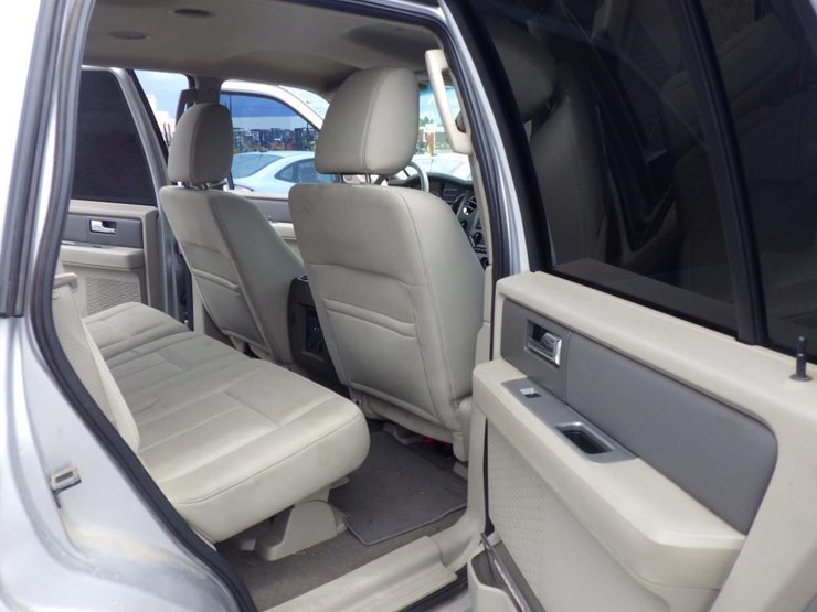 2013-ford-expedition-image-8