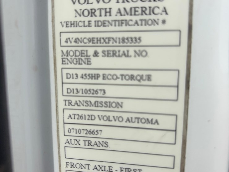 2015-volvo-vnl-semi-image-25