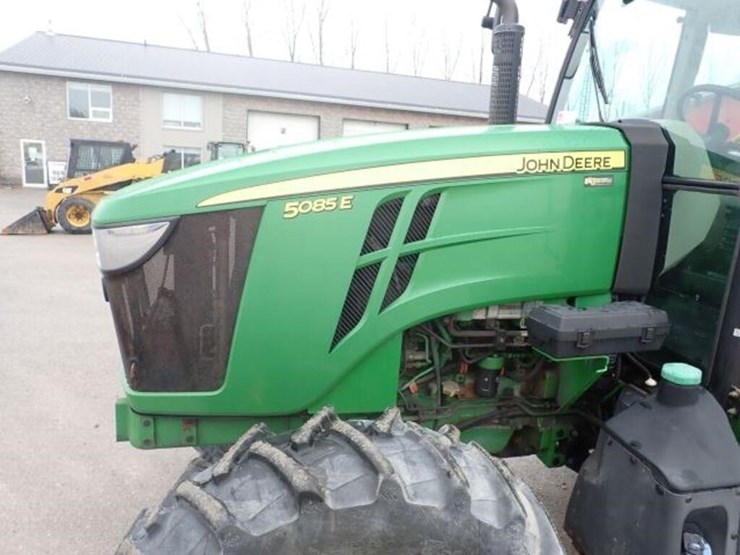 2016-john-deere-5085e-image-40