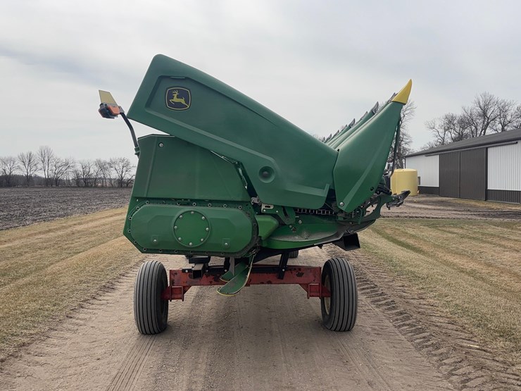 2022-john-deere-c12r-image-8