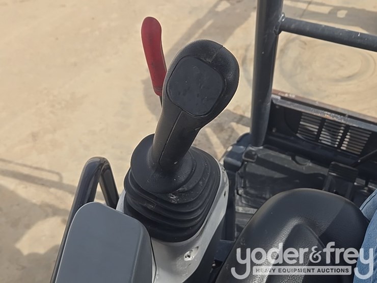 2019-deere-35g-image-55