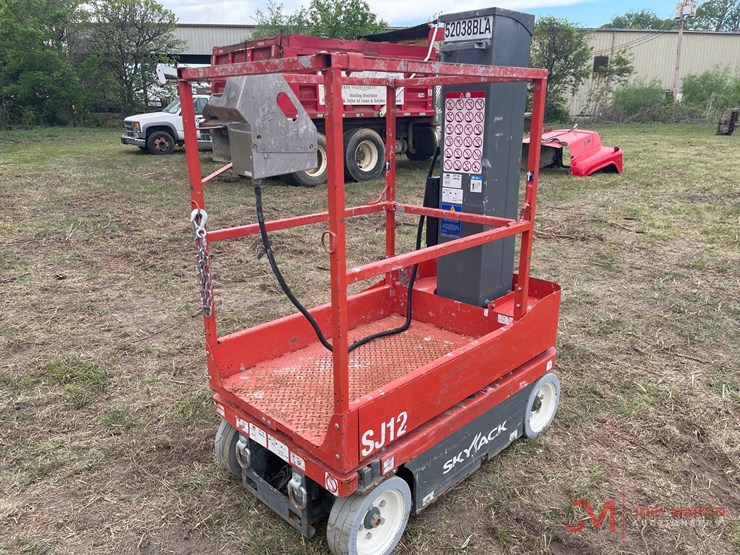 2017-skyjack-sj12-image-3