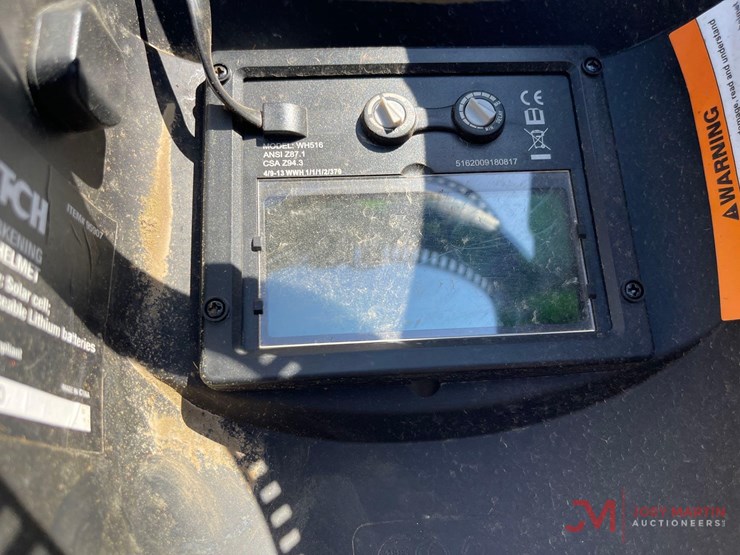 klutch-auto-darkening-welding-helmet-image-5