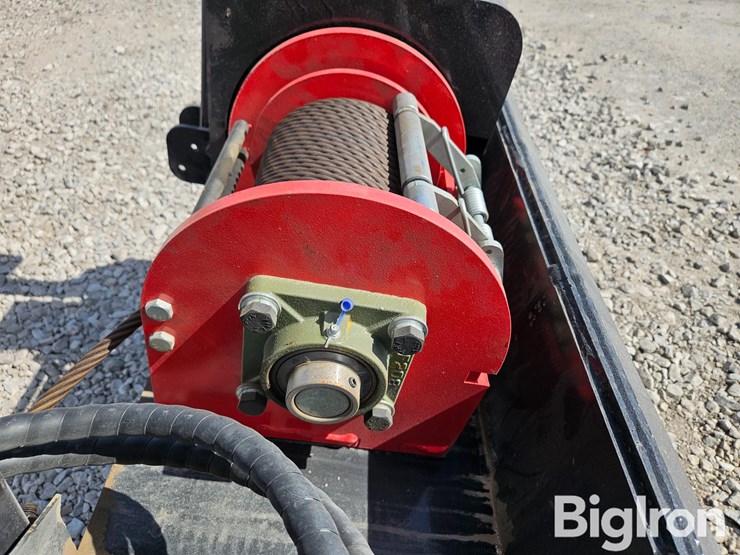 2025-massey-ferguson-730-image-17