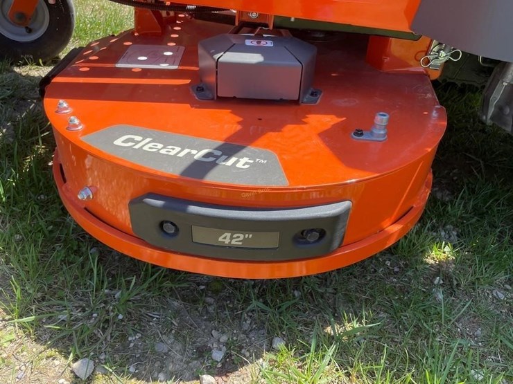 husqvarna-z242f-zero-turn-mower-image-8