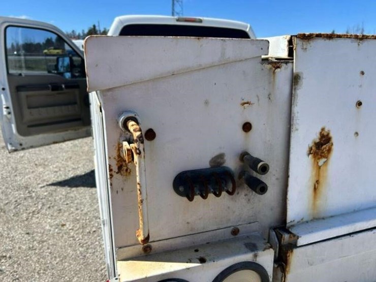 2010-ford-f250-xl-image-46