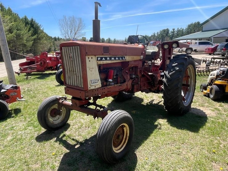 farmall-656-gas-tractor-image-3