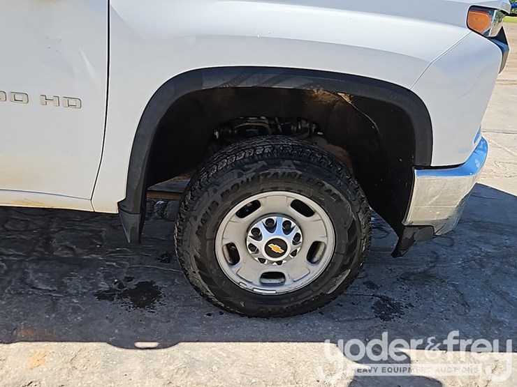 2022-chevrolet-2500hd-image-9