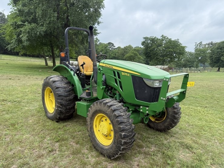 2020-john-deere-5075e-image-3