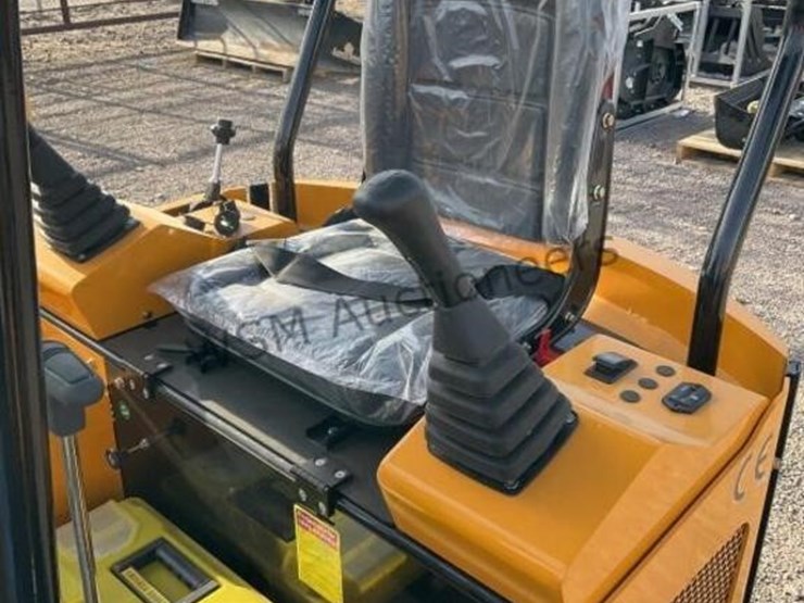 2026-miva-15-mini-excavator-image-8