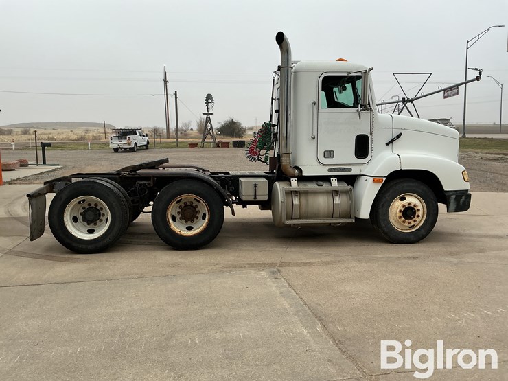 1995-freightliner-fld112-image-4