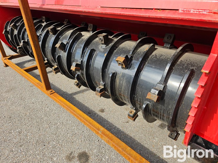 2025-massey-ferguson-730-image-9