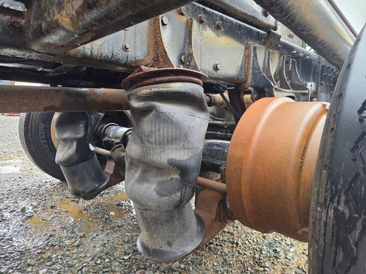 1995-peterbilt-357-image-48