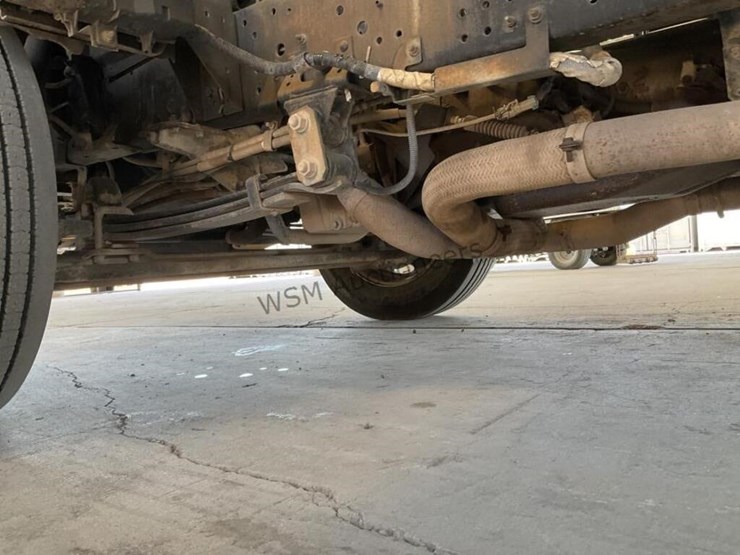 2006-isuzu-npr-image-25