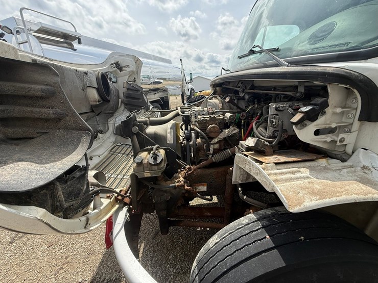 #1174-•-2015-freightliner-cab-and-chassis-image-10